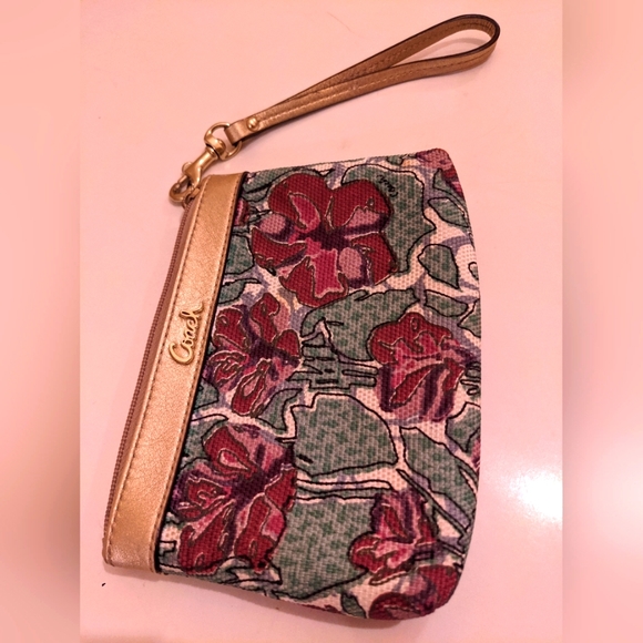 Coach flower wristlet with gold accents - Picture 1 of 4
